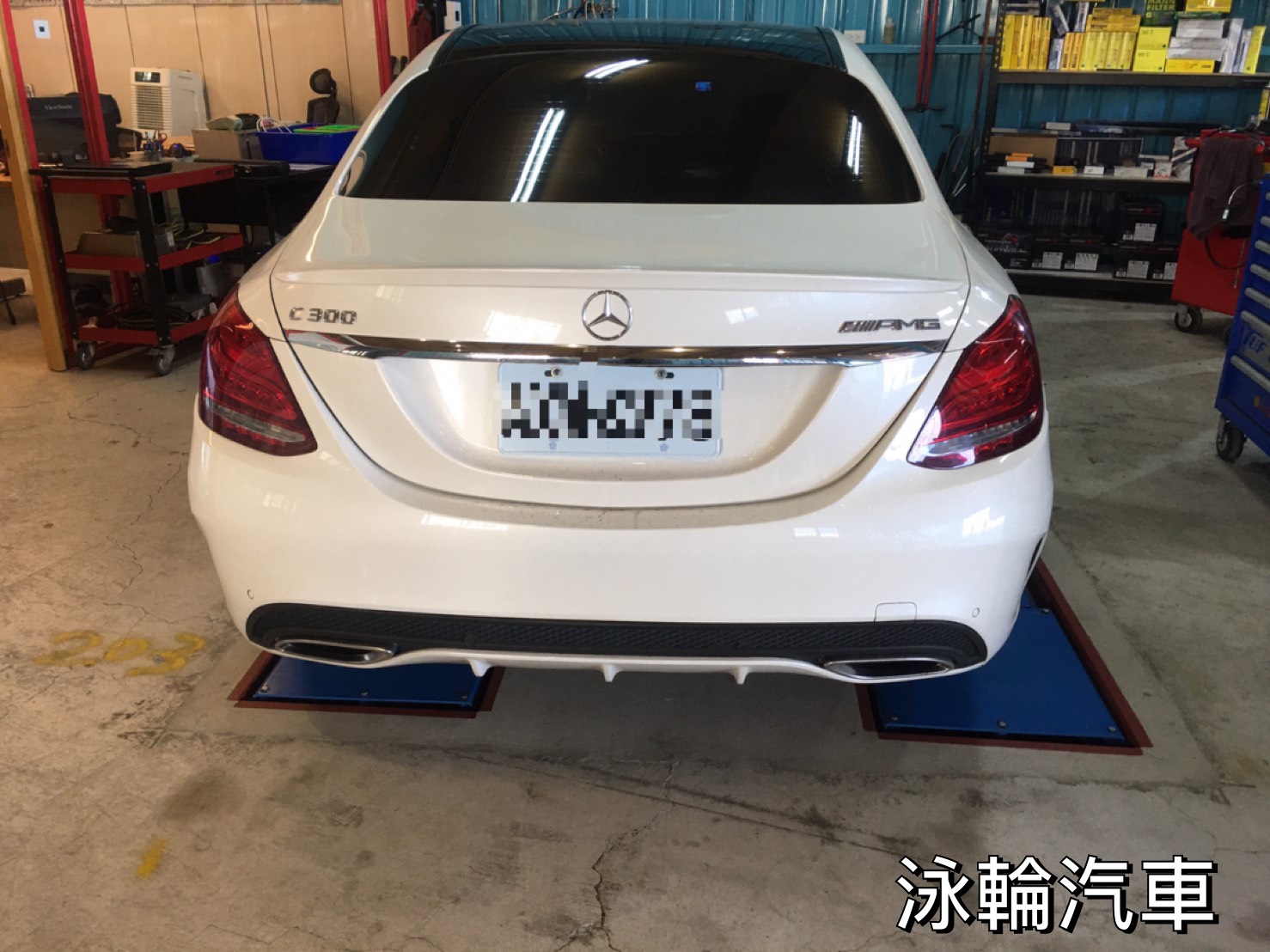 泳輪汽車的維修技師將BENZ C300 W205再次使用原廠電腦診斷有無其他故障碼及檢查車況